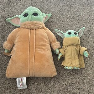 Baby Yoda Pillow pet and matching mini plush